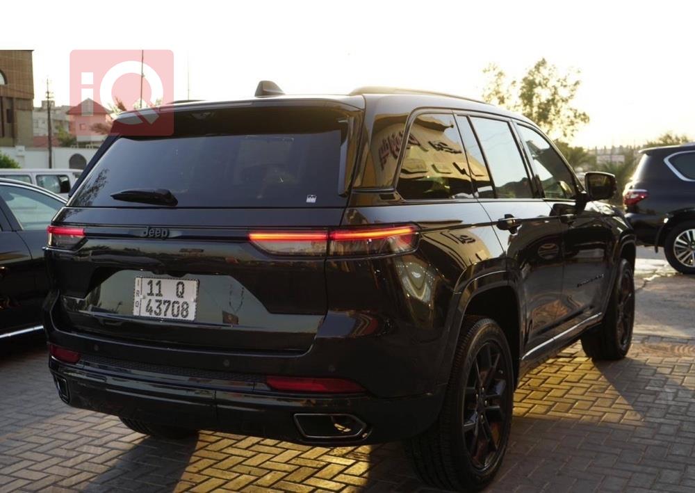 جیپ گراند شیرۆکی